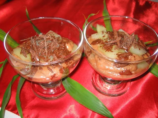 Budyn ryzowy z gruszkami i czekolada