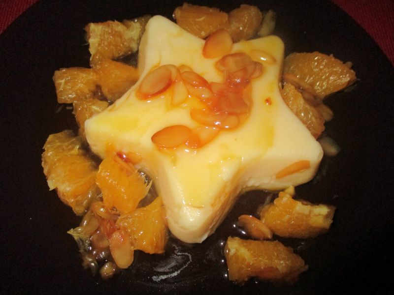 Budyń w sosie karmelowo-pomarańczowym