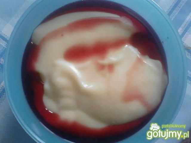 Budyń waniliowy z sokiem malinowym