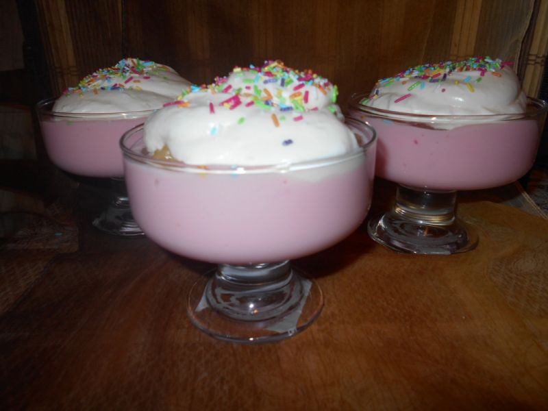 Budyń z jabłkami i bitą śmietaną Budyń z jabłkami i bitą śmietaną