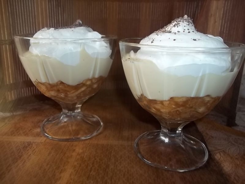 Budyń z jabłkami i śmietaną Budyń z jabłkami i śmietaną