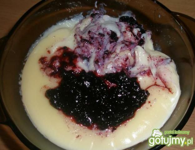 Budyń z jagodami