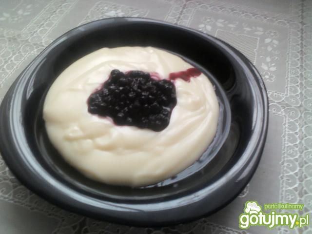 Budyń z jagodami