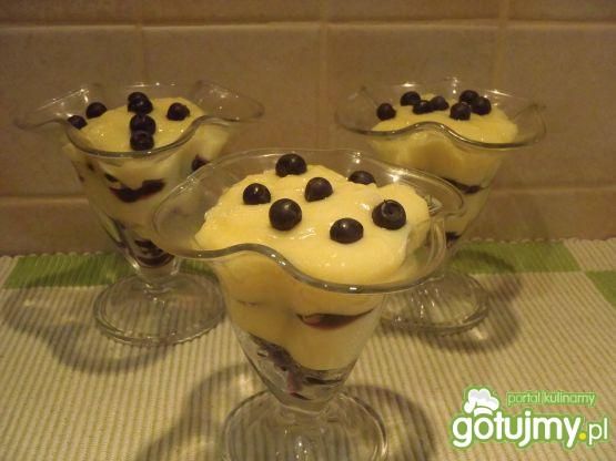 Budyń z jagodami wg szpileczki Budyń z jagodami wg szpileczki