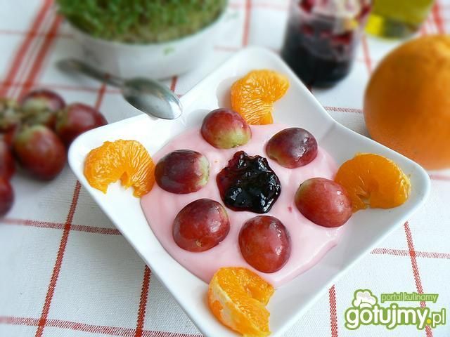 Budyń z konfiturą i owocami Budyń z konfiturą i owocami