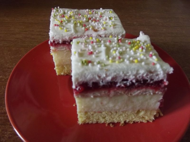 Budyniowe z truskawkami