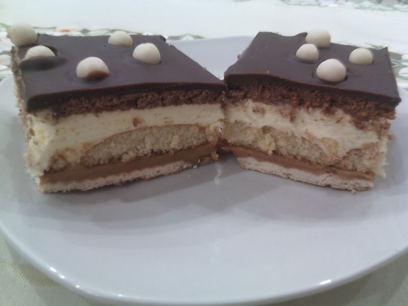 Budyniowiec z polewą czekoladową Budyniowiec z polewą czekoladową