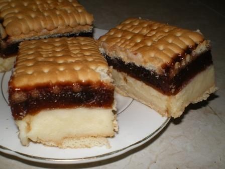 Budyniowiec ze śliwkową galaretką