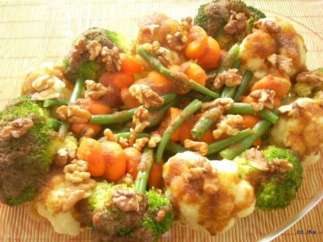 Bukiet warzyw z orzechami Bukiet warzyw z orzechami