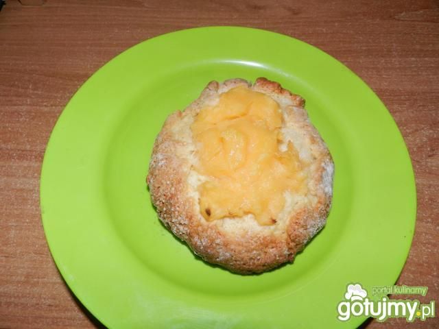 bułeczka z budyniem.