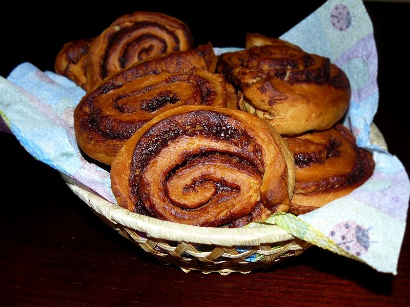 Bułeczki cynamonowe z czekoladą Bułeczki cynamonowe z czekoladą
