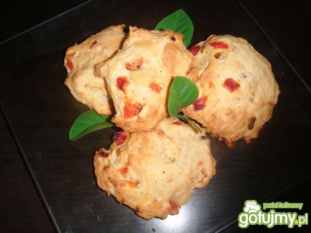 Bułeczki drożdżowe z cebulą i papryką Bułeczki drożdżowe z cebulą i papryką