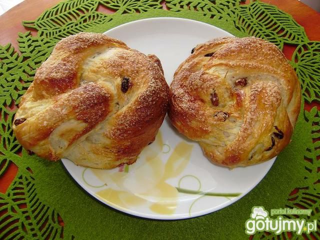 Bułeczki drożdżowe z cukrem i cynamonem