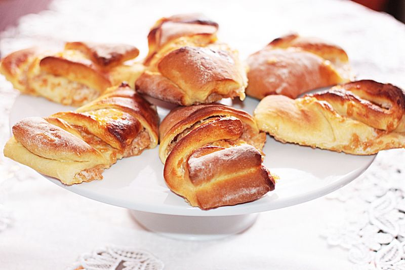 Bułeczki drożdżowe z jabłuszkiem i serem