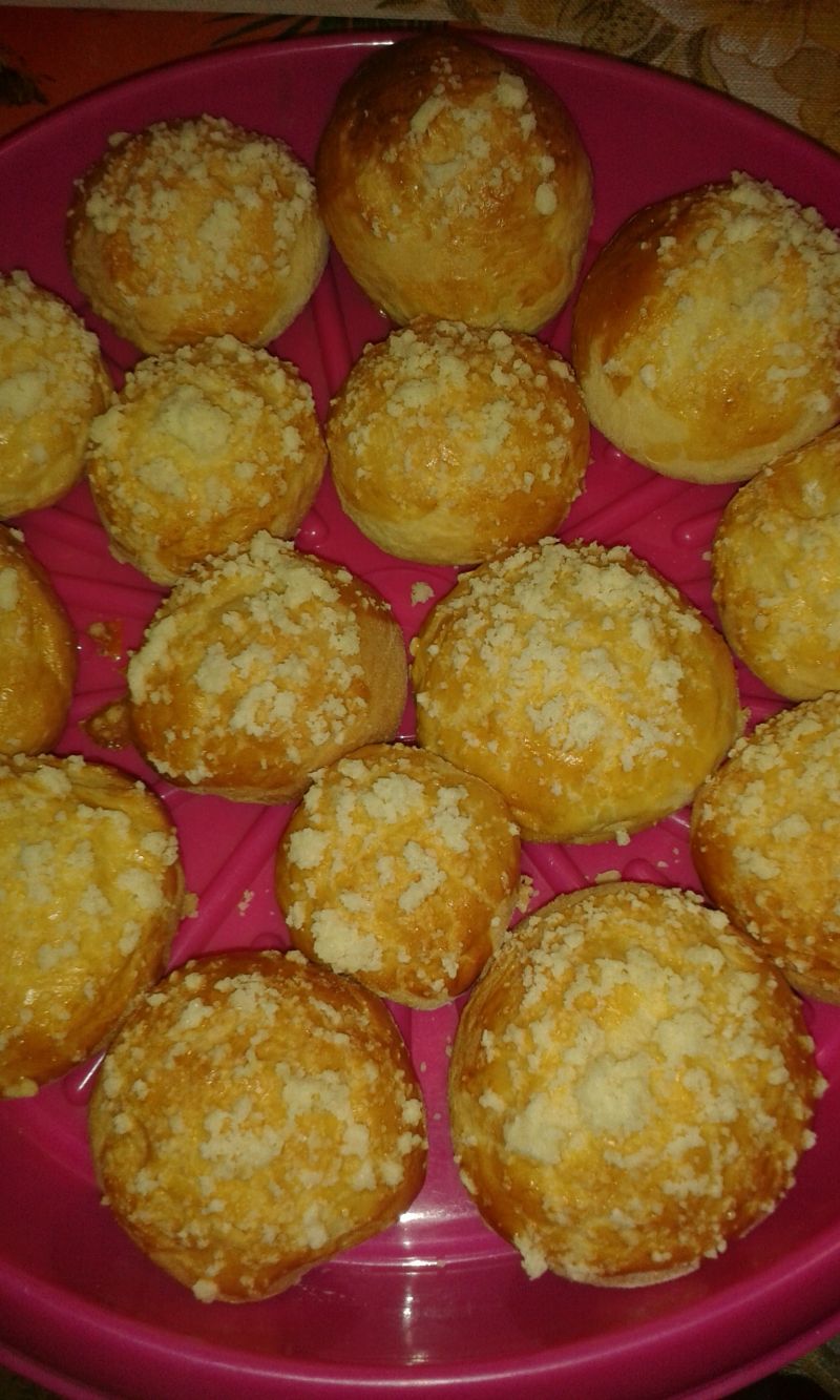 Bułeczki drożdżowe z kruszonką Bułeczki drożdżowe z kruszonką