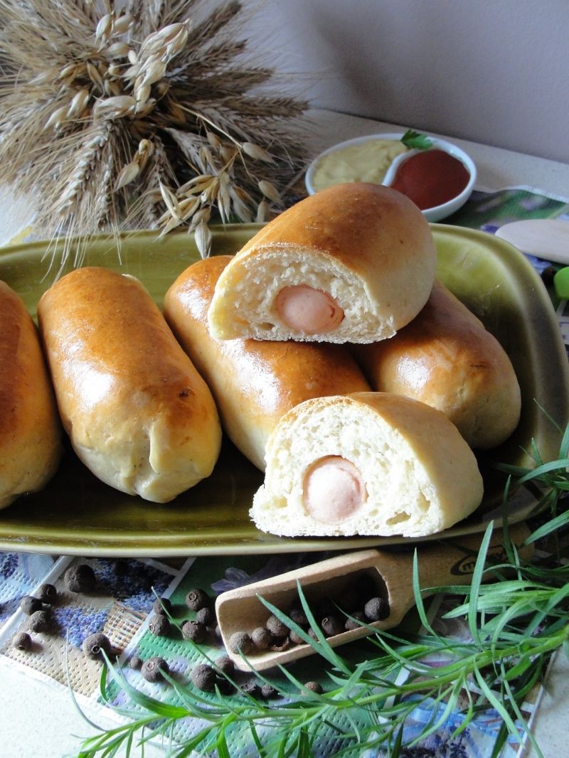 Bułeczki drożdżowe z parówką