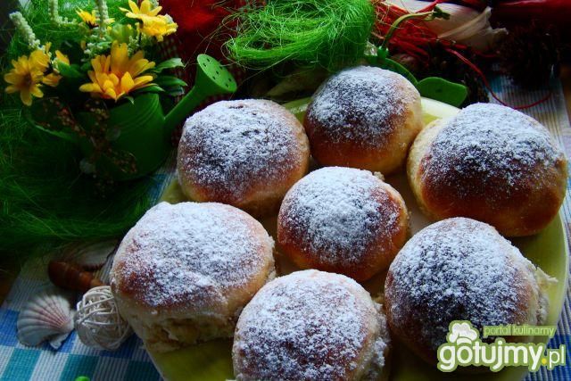 Bułeczki drożdzowe z rabarbarem 