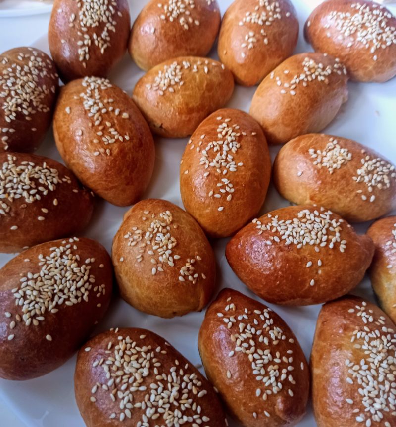 Bułeczki drożdżowe z serem i miodem