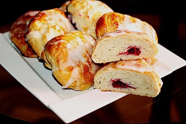 Bułeczki drożdżowe z truskawkami 