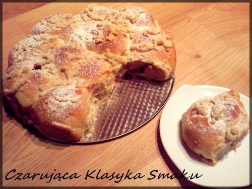 Bułeczki drożdżowe ze śliwką Bułeczki drożdżowe ze śliwką