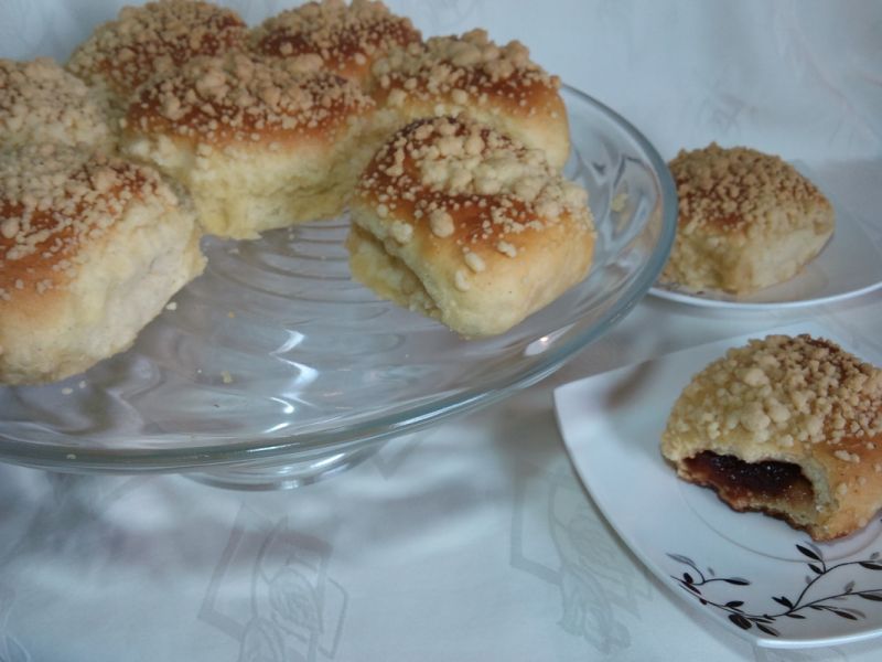 Bułeczki dyniowe z marmoladą różaną Bułeczki dyniowe z marmoladą różaną