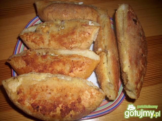 Bułeczki łódki nadziewane pieczarkami 