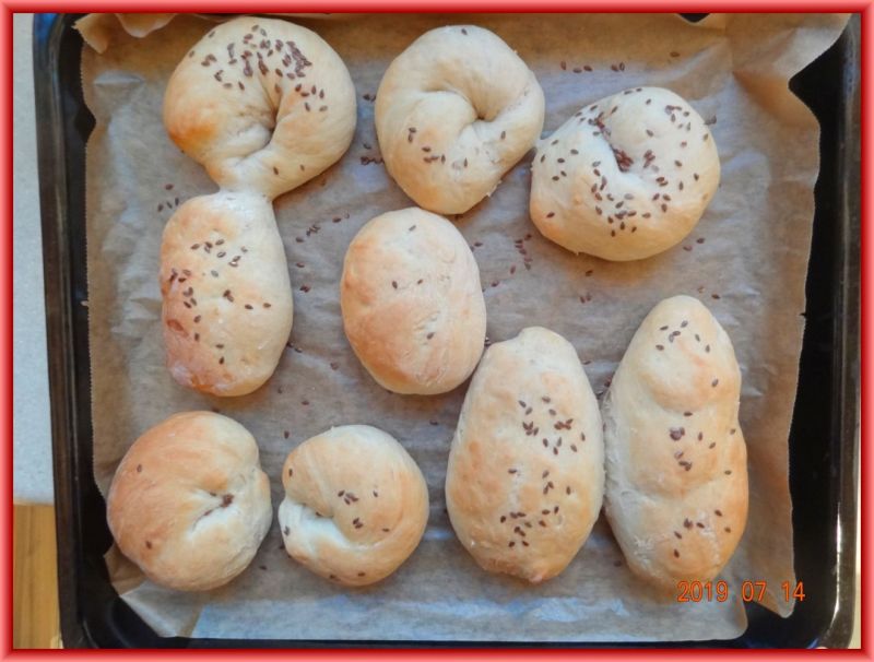 Bułeczki mleczne z siemieniem lnianym Bułeczki mleczne z siemieniem lnianym