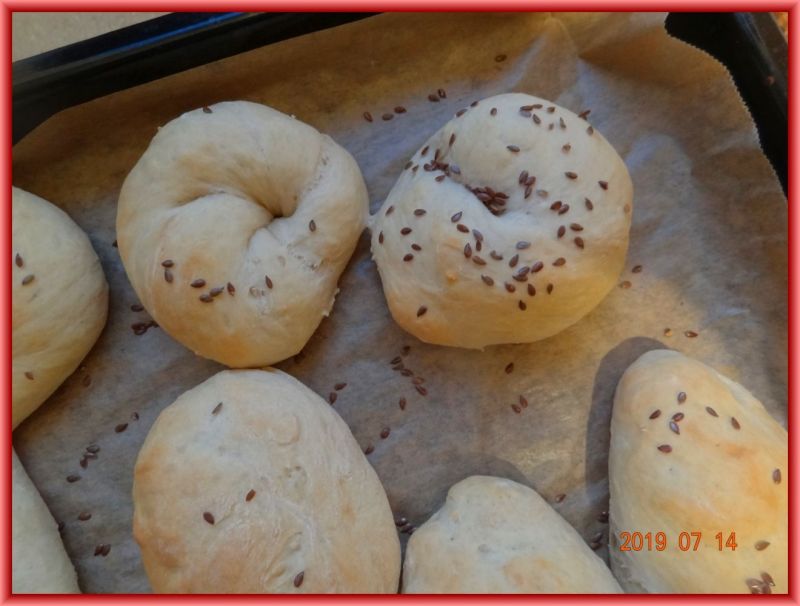 Bułeczki mleczne z siemieniem lnianym Bułeczki mleczne z siemieniem lnianym