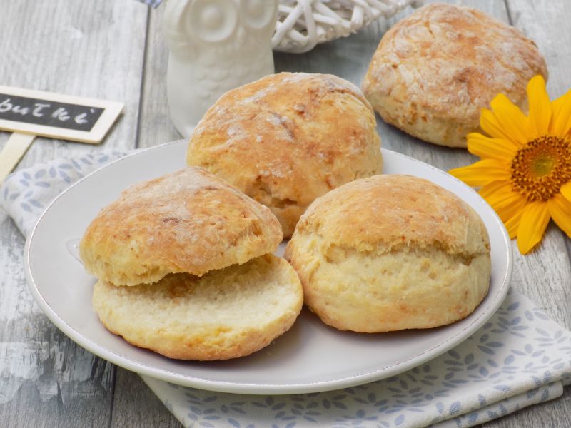 Bułeczki na zsiadłym mleku z kaszą manną  Bułeczki na zsiadłym mleku z kaszą manną