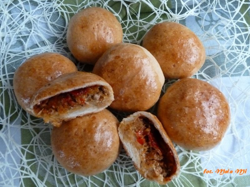 Bułeczki nadziewane mięsem mielonym 