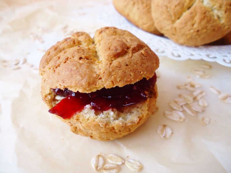 Bułeczki owsiane z mascarpone i migdałami