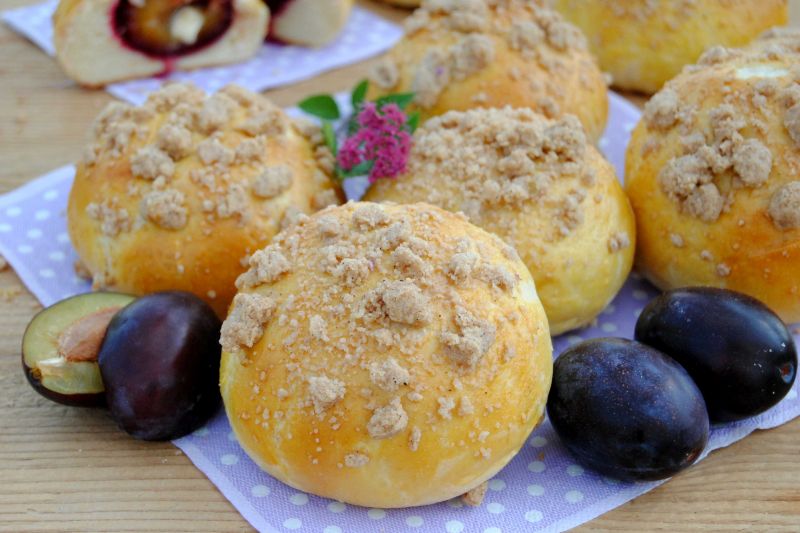 Bułeczki śliwką nadziane Bułeczki śliwką nadziane