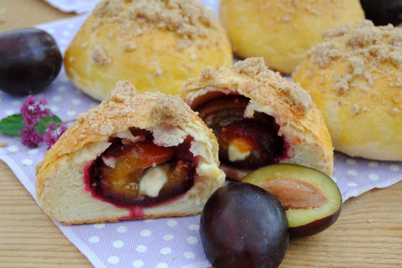 Bułeczki śliwką nadziane Bułeczki śliwką nadziane