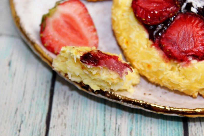 Bułeczki twarogowe bez mąki z dżemem i truskawkami Bułeczki twarogowe bez mąki z dżemem i truskawkami