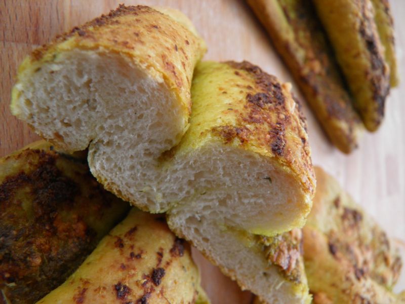 Bułeczki z bazyliowym pesto Bułeczki z bazyliowym pesto