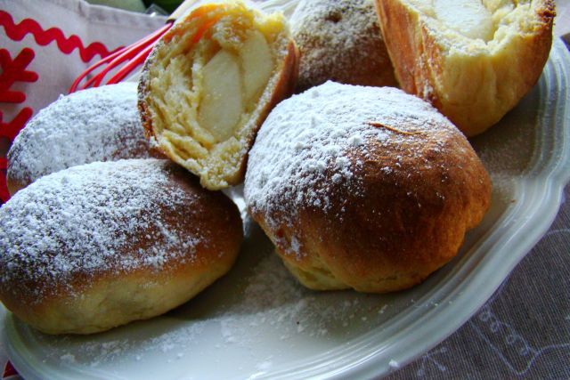 Bułeczki z korzennymi gruszkami