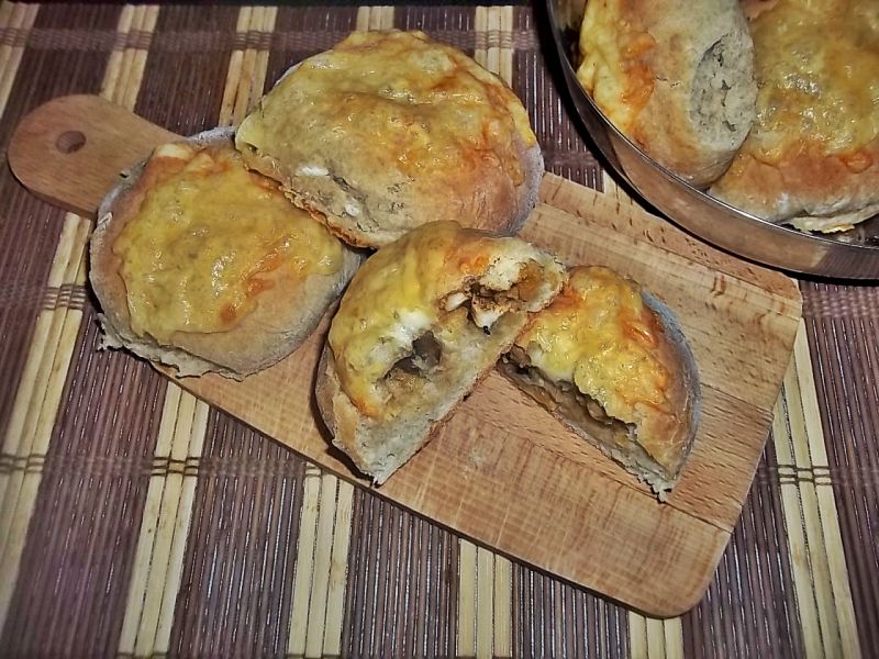 Bułeczki z kurczakiem i pieczarkami