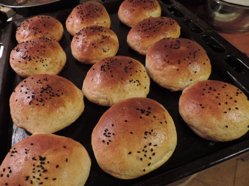 Bułeczki z otrębami pszennymi i czarnuszką Bułeczki z otrębami pszennymi i czarnuszką