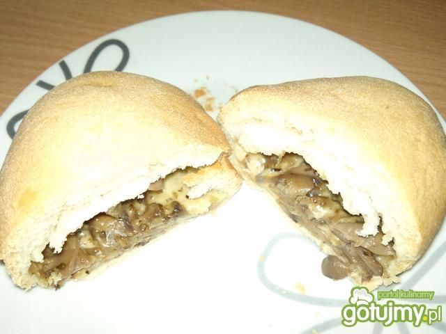 Bułeczki z pieczarkami i oliwkami Bułeczki z pieczarkami i oliwkami