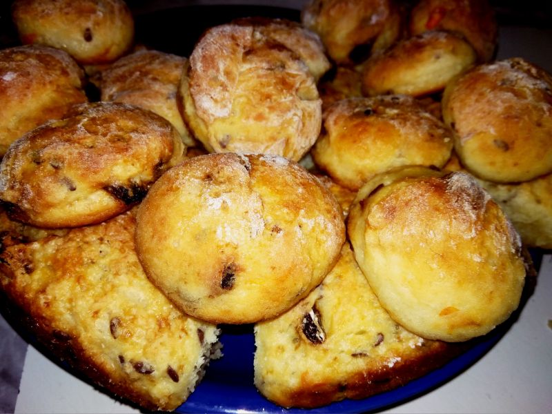 Bułeczki z płatkami Nagietka oraz twarogiem. Bułeczki z płatkami Nagietka oraz twarogiem.