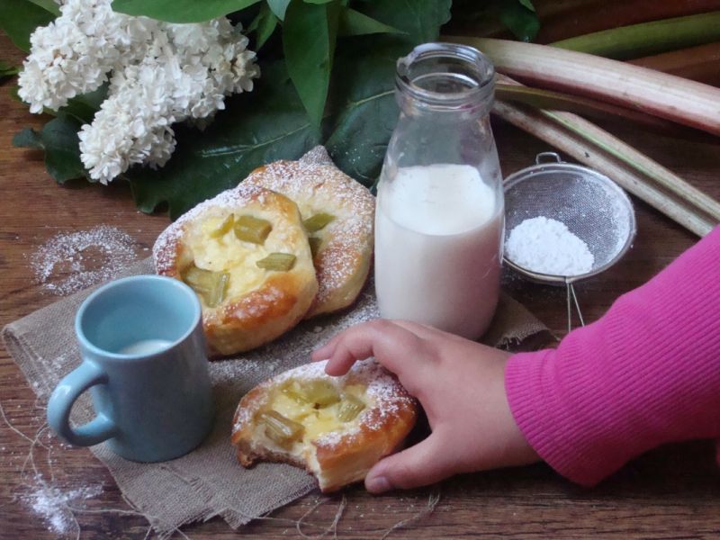 Bułeczki z rabarbarem i budyniem