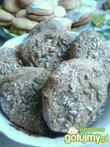 Bułeczki z ziarnami i makiem