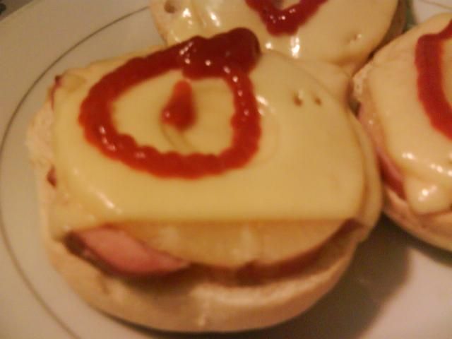 Bułeczki zapiekane z ananasem