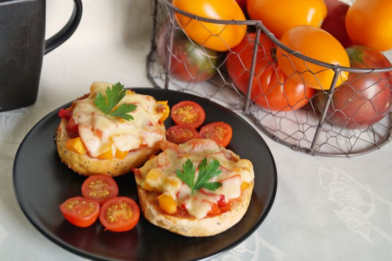 Bułeczki zapiekane z warzywami