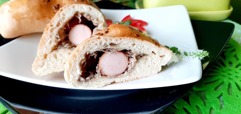 Bułeczki/pierożki drożdżowe z parówką 