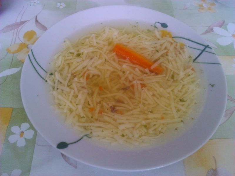 Bulion warzywny z makaronem Bulion warzywny z makaronem