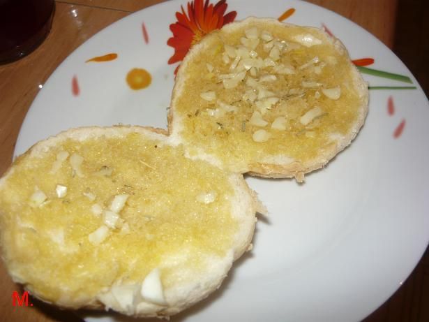 Bułka czosnkowa z rozmarynem