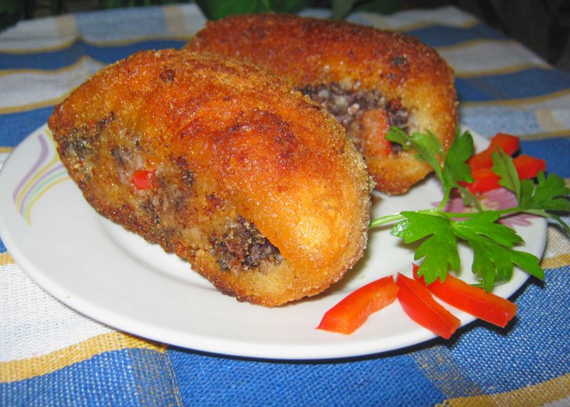 Bułka z kaszankowym farszem