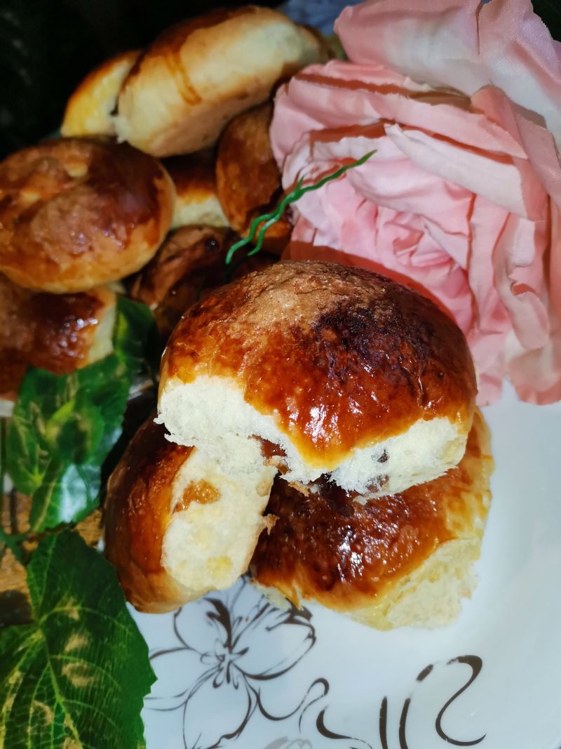 Drożdżówki na zsiadłym mleku z powidłami Drożdżówki na zsiadłym mleku z powidłami