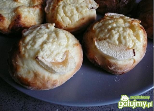 Bułki drożdżowe z białym serem i jabłkie